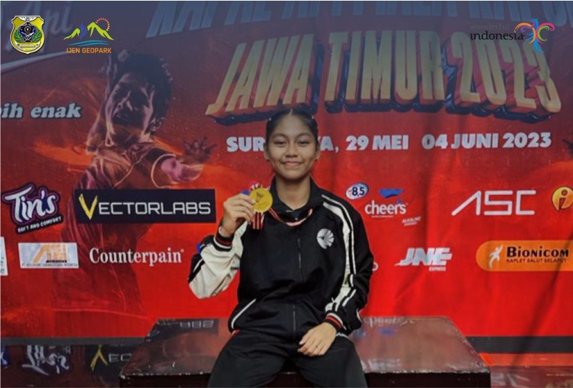 Beryl Aulia Sungkono Juara Tunggal Putri Kategori Kejuaraan Bulu Tangkis Kapal Api Jawa Timur Piala Kapolda 2023