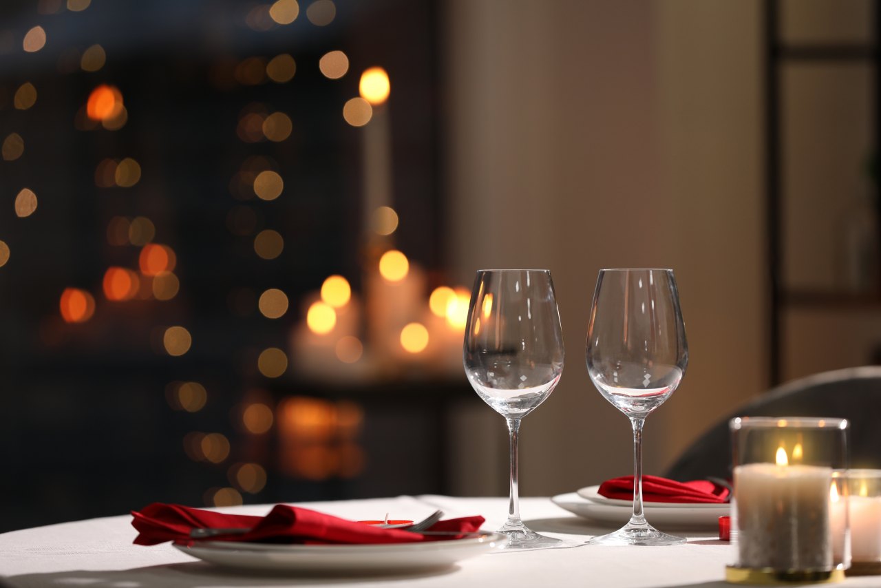 7 Tips dan Ide Makan Malam Romantis yang Bisa Kamu Lakukan di Rumah